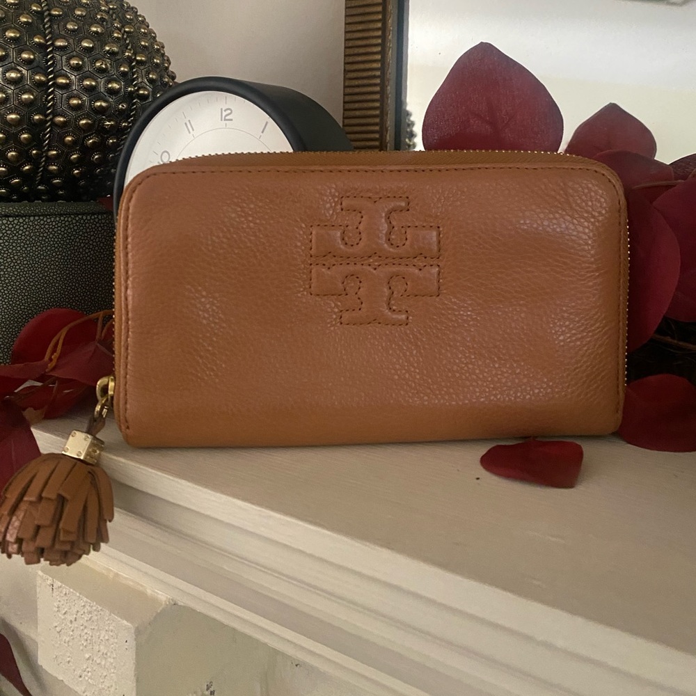 Tory Burch Long Wallet Round Zipper Leather Tassel Brown